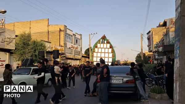 نخل برداری و علم گردانی در روز عاشورا - یزد