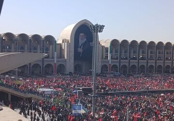 شکوهِ وداع با رهبر شهید در مصلای امام خمینی(ره)