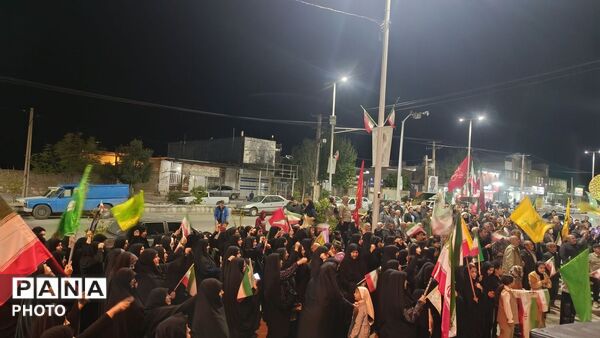 حضور گسترده مردم معمولان در اجتماع شبانه با محور همبستگی ملی