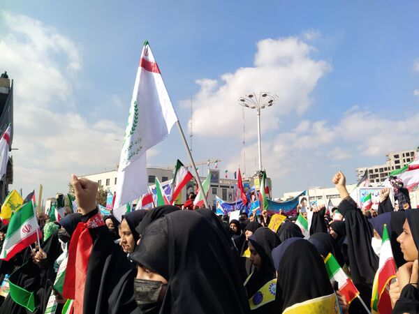  راهپیمایی  روز دانش آموز در مشهد با قلب هایی از جنس عزای حضرت فاطمه (س)