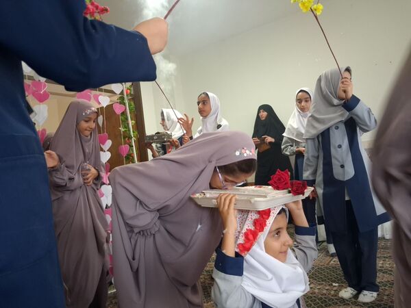 جشن تکلیف نمادی از عشق و علاقه در دبستان فاطمه‌الزهرا