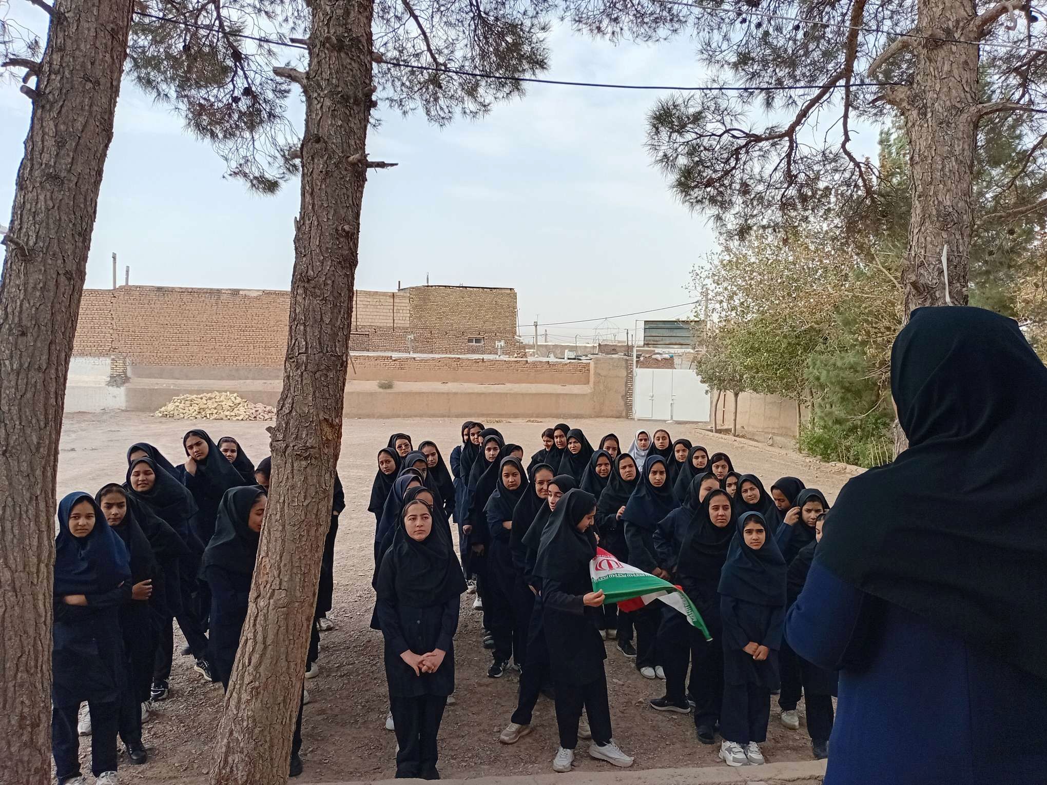 آیین نواختن زنگ مهر در مدرسه مادرمهربان خلیل آباد