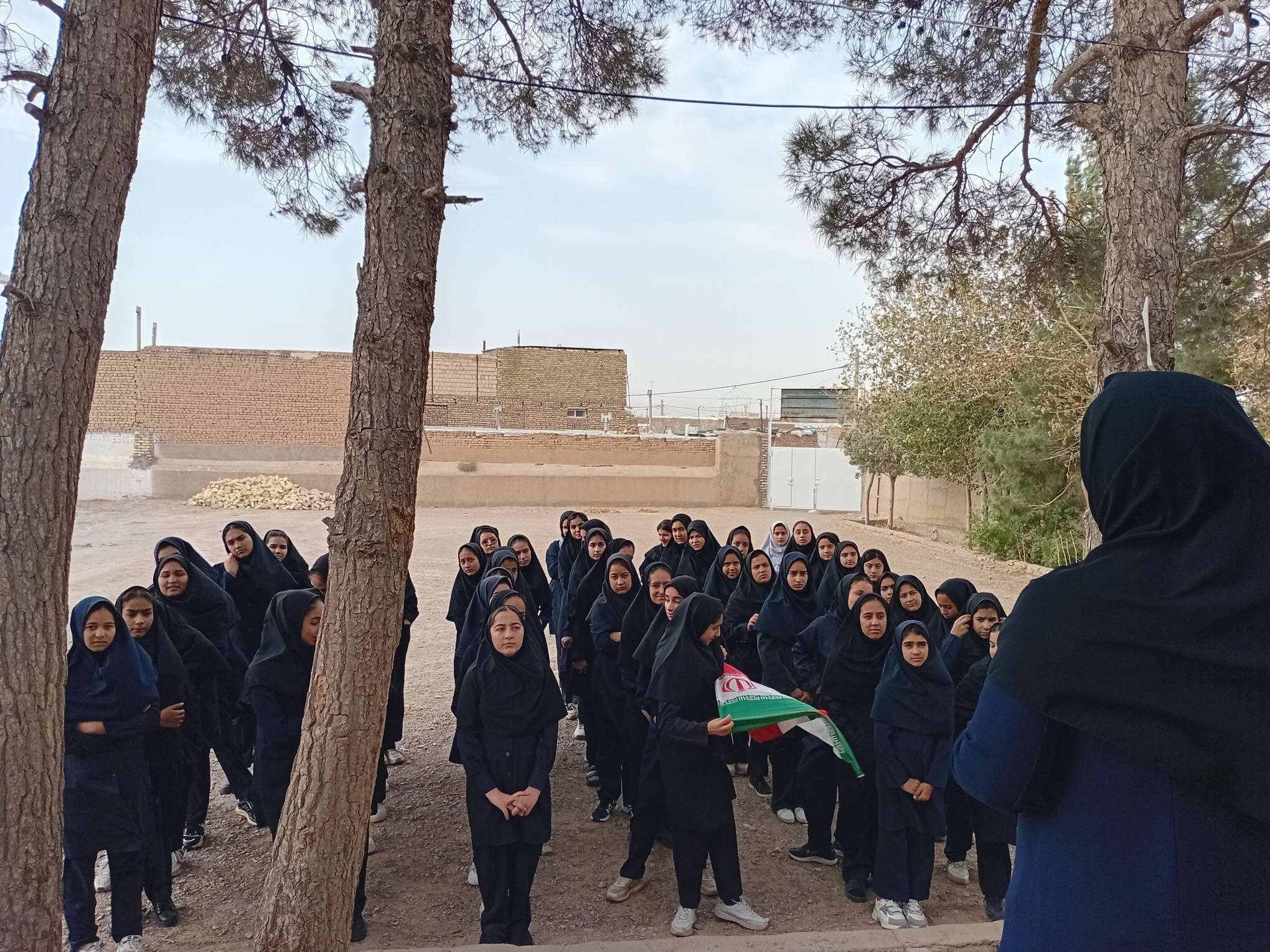 آیین نواختن زنگ مهر در مدرسه مادرمهربان خلیل آباد