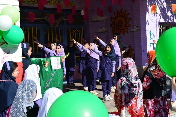 جشن میلاد حضرت زینب(س) با حضور مادران پرستار در دبستان علویان بهارستان‌دو
