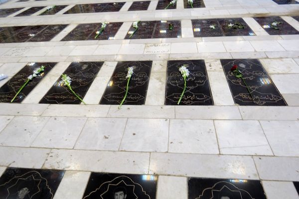 آیین غبارروبی و گلباران مزار شهدا شهرستان بجنورد 