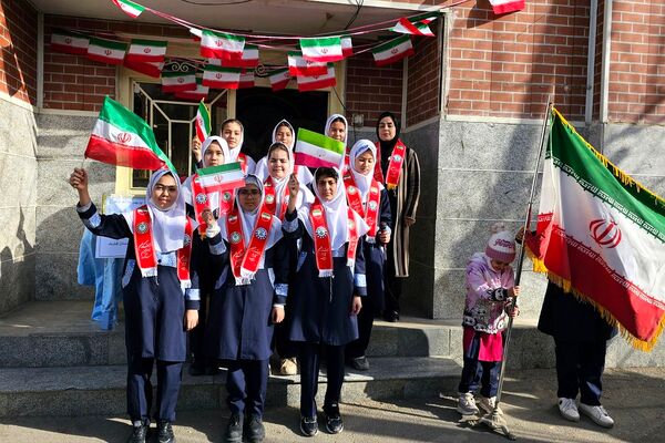 جشن پیروزی انقلاب اسلامی در مدارس منطقه کهریزک 