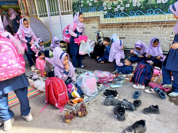 اردوی حیاطی و جشن آخر سال در دبستان دخترانه شاهد تحقیقی ناحیه ۶