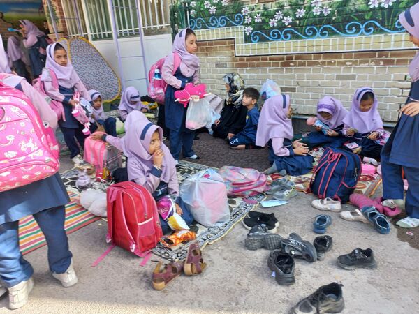 اردوی حیاطی و جشن آخر سال در دبستان دخترانه شاهد تحقیقی ناحیه ۶