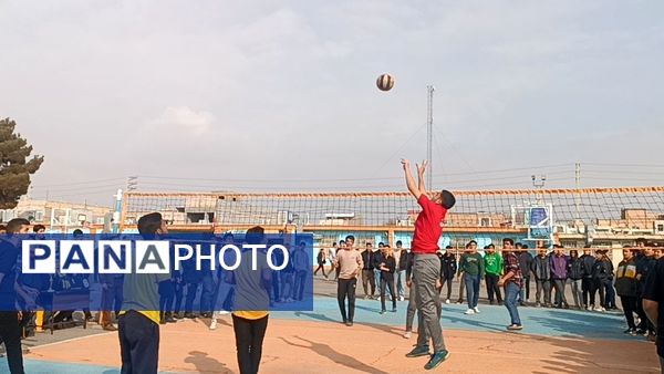 برگزاری فینال مسابقات والیبال گروهی درون مدرسه‌ای در دبیرستان شاهد ابوذر غفاری 