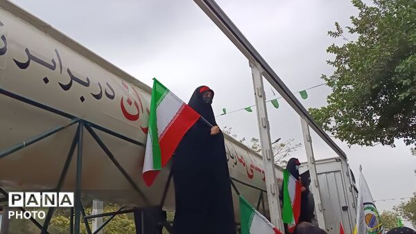 حماسه حضور مردم اصفهان در مسیر میدان آزادی تا گلستان شهدا