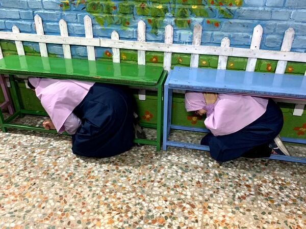 برگزاری مانور زلزله در دبستان فرهنگ منطقه ۱۳