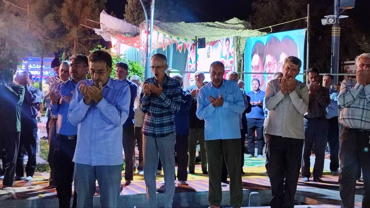تجمعات شبانه نجف‌آباد؛ از حضور پرشور مردم تا خدمت‌رسانی کادر درمان