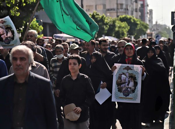 برگزاری مراسم وداع تهرانی‌ها با پیکر ابراهیم رئیسی و همراهانش