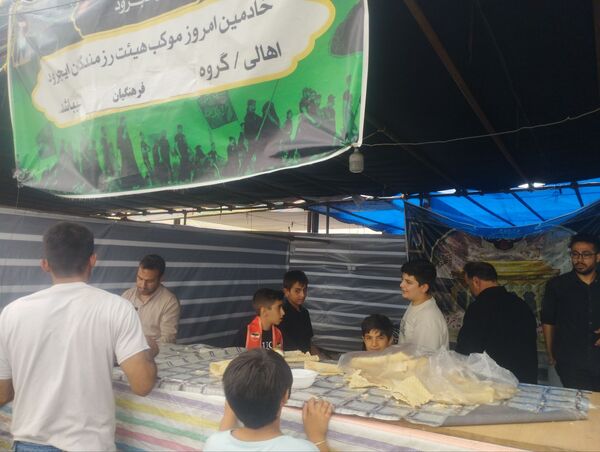 خدمت‌رسانی فرهنگیان و دانش‌آموزان پیشتاز زنجانی در موکب هیات رزمندگان ایجرود