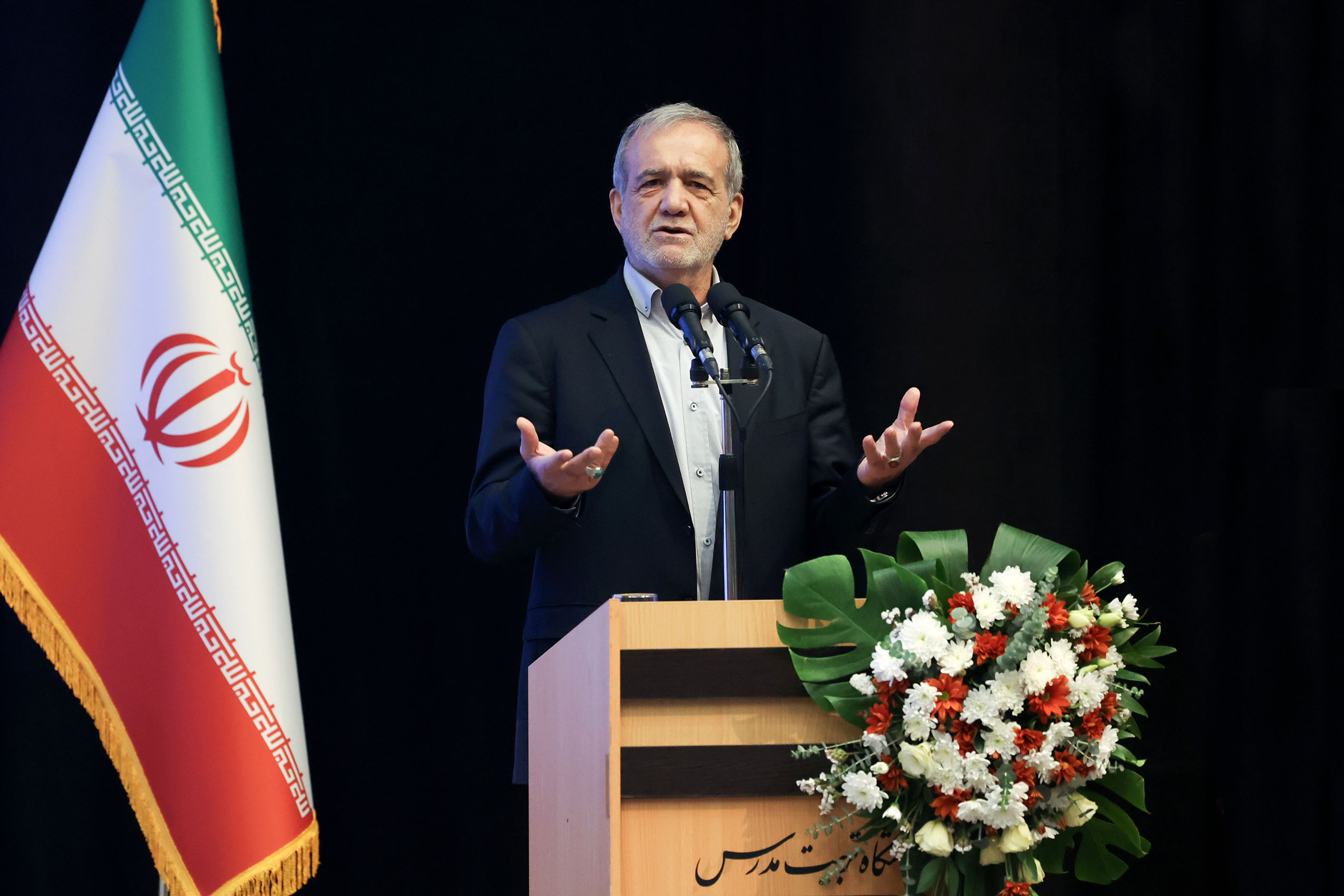 دانشگاه‌ها، درس و تحصیل را به شکل مسئله‌محور دنبال کنند/ اگر نخبگان به میدان بیایند، دشمن هیچ غلطی نمی‌تواند بکند