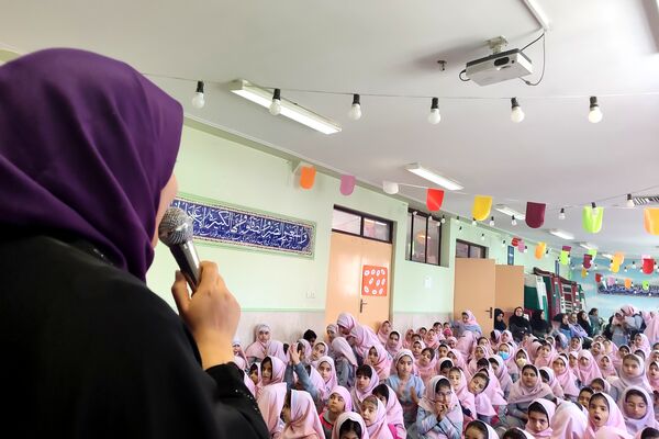 برگزاری جشن دهه کرامت در دبستان شاهد فاطمه الزهرا(س) شیراز