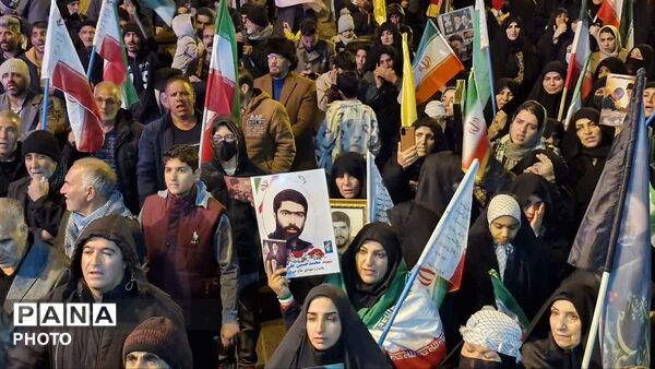 تجمع مردم دلفان امشب رنگ و بوی دیگری داشت