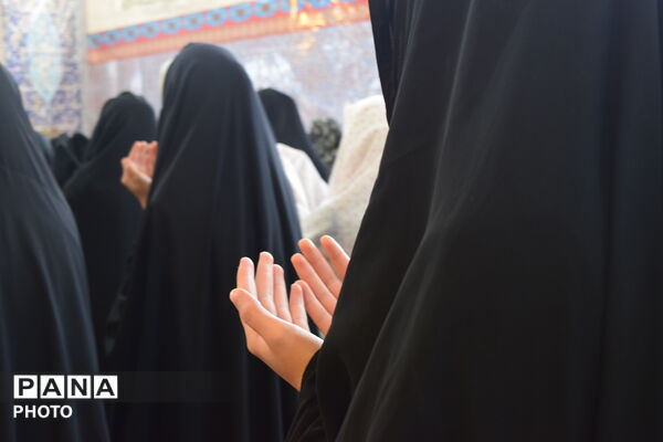 مصلای امام حسین(ع) فارسان، صحنه حضور و همدلی مردم 