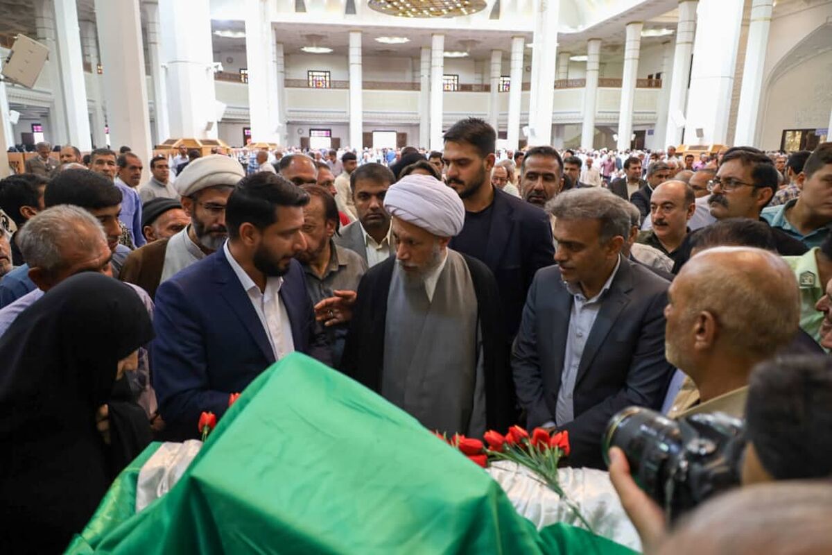 رونمایی از مصحف قرآنی به خط دانش‌آموزان دختر یک هنرستان در شیراز