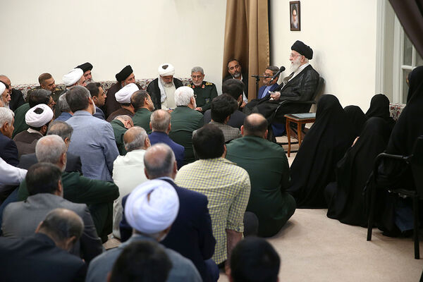 دیدار دست‌اندرکاران کنگره بین‌المللی شهدای مدافع حرم و جبهه مقاومت با رهبر معظم انقلاب