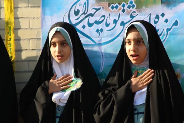 مراسم صبحگاه مهدوی در مدرسه شاهد نیک‌اندیشان