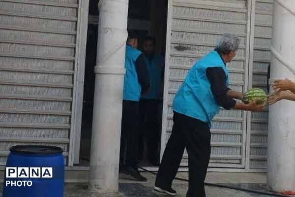 خدمت رسانی و پذیرایی موکب شهدای چهاردانگه  از زائران مراسم تشییع رهبر شهید