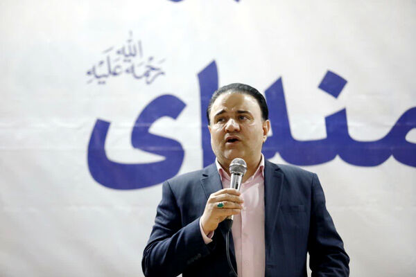 میدان مرجعیت قم مزین به بزرگ‌ترین المان رهبر شهید شد