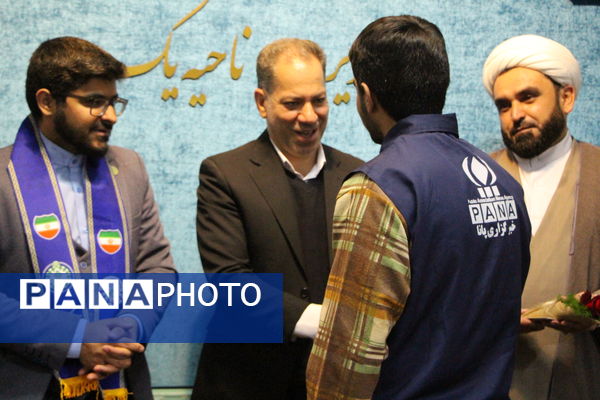 نشست ریاست سازمان دانش‌آموزی با مدیر آموزش و پرورش ناحیه یک یزد