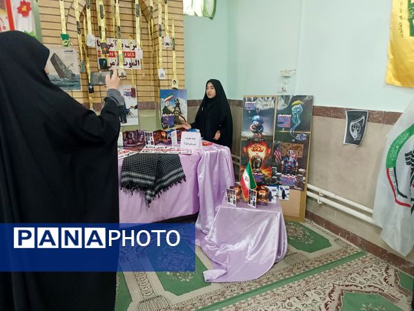 برگزاری مراسم انجمن اسلامی و مدرسه مقاومت در دبیرستان ایثار