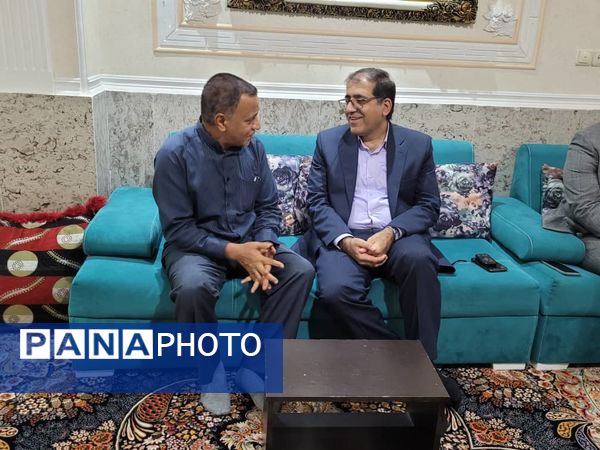 دیدار مسئولان آموزش و پرورش ناحیه یک بندرعباس با خانواده شهید رضا زارعی