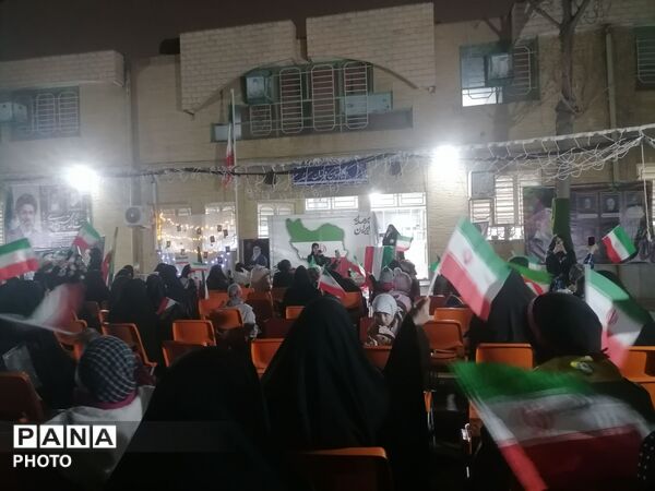اجتماع بزرگ خانوادگی بر مدار ایران با حضور دانش آموزان ناحیه 3 مشهد