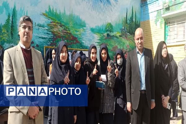 انتخابات شورای دانش‌آموزی در دبیرستان شاهد تکتم ناحیه 3 مشهد