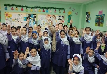 شور و حال وصف ناشدنی دختران دبستان شهید باکری در جشن ولادت مولود کعبه