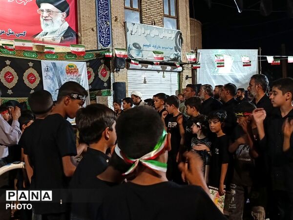 نوای «احلی من العسل» مقابل مسجد جامع حاجی‌آباد