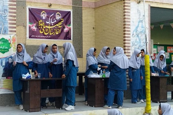 جشن دانش شهرستان میناب در روز آزمایشگاه 