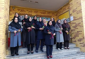 آیین نواختن زنگ مهر  در دبیرستان شاهد قدسیان 