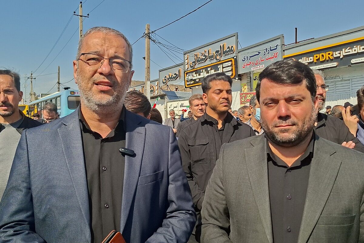 نسل امروز با بینش بلند خود در راستای انقلاب گام برمی‌دارد