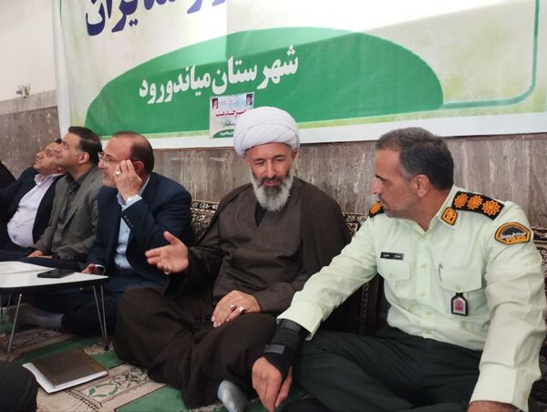 برپایی میز خدمت به‌مناسبت هفته دولت در میاندورود 