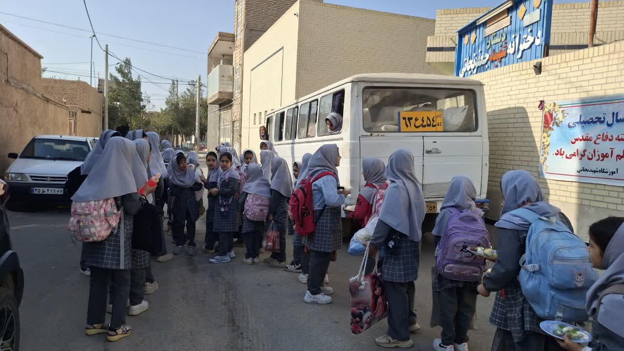 اردوی دبستان شهید نجاتی در پارک بانوان مهردشت ابرکوه