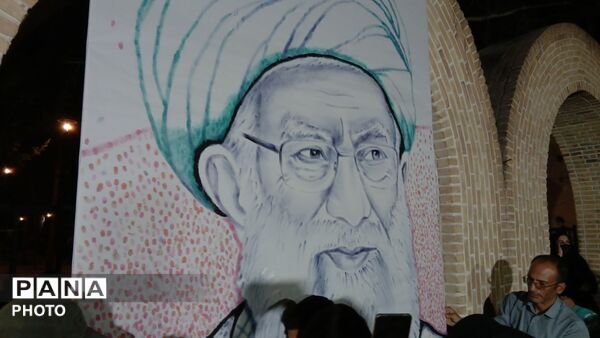 اثر انگشت هایی که قاب رهبر شهید را کامل کردند 