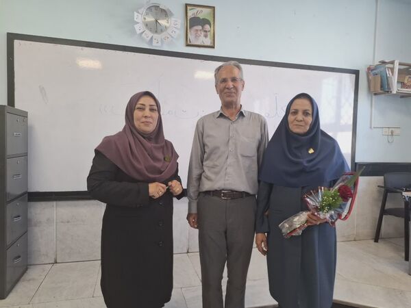 جشن روز معلم در دبستان عذرا پورشهریاری با برنامه های ویژه برگزار شد