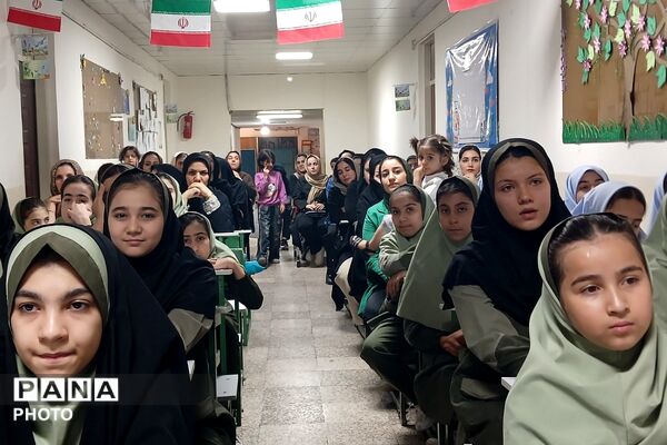 تجلیل از برگزیدگان جشنواره هنری فردا و المپیاد ورزشی در دبستان رضوان بهارستان‌دو