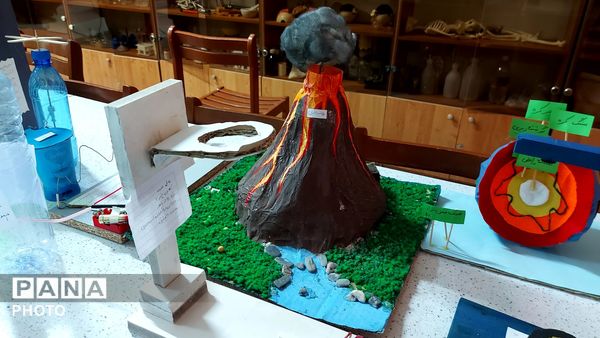 نمایشگاه جابربن‌ حیان در دبستان دخترانه فرهنگیان ۲ 