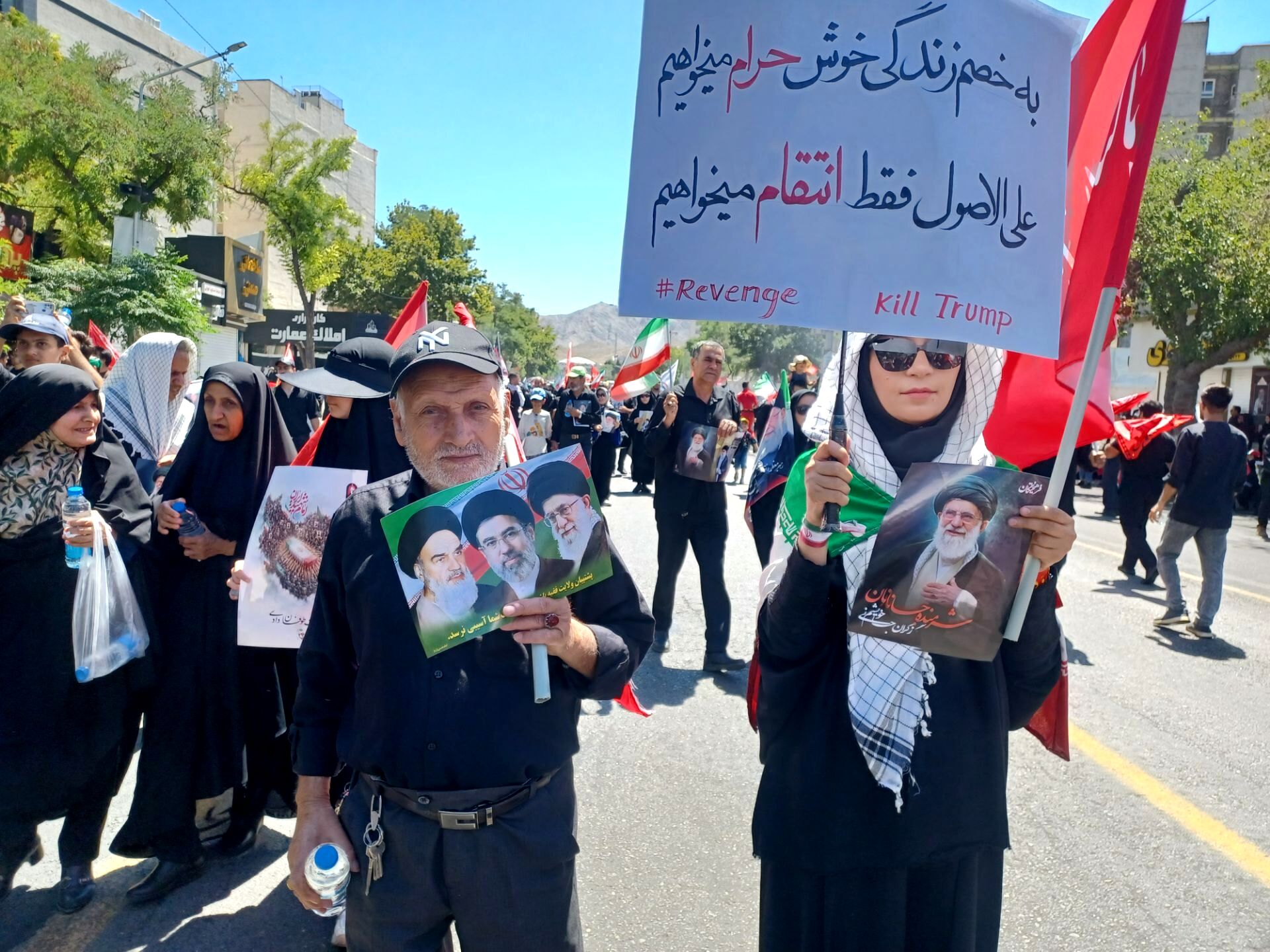 حال و هوای مشهد ساعاتی پیش از تشییع پیکر رهبر شهید انقلاب