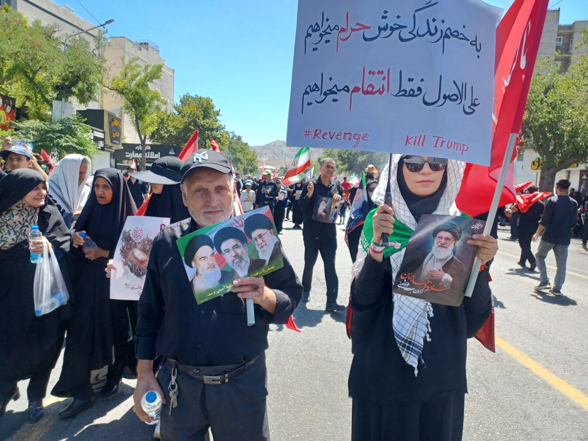 حال و هوای مشهد ساعاتی پیش از تشییع پیکر رهبر شهید انقلاب