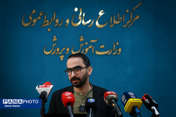 نشست خبری رئیس باشگاه دانش‌پژوهان جوان