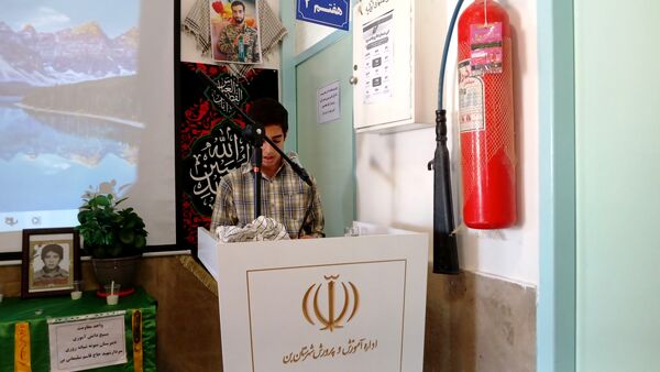 میزبانی دبیرستان نمونه دولتی شهید حاج قاسم سلیمانی شهرستان بن از شهید گمنام