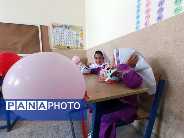 جشن شکوفه‌ها در دبستان شهید رجایی ایزدشهر