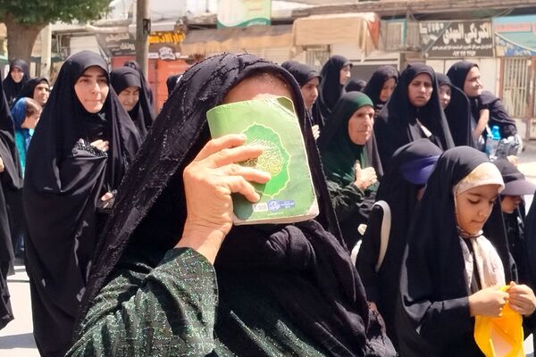 کاروان عزاداران ۲۸ صفر، لردگان را سیاه‌پوش کرد