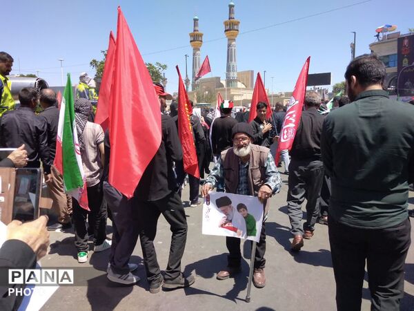 تجلی عشق در مسیر وداع با رهبر شهید